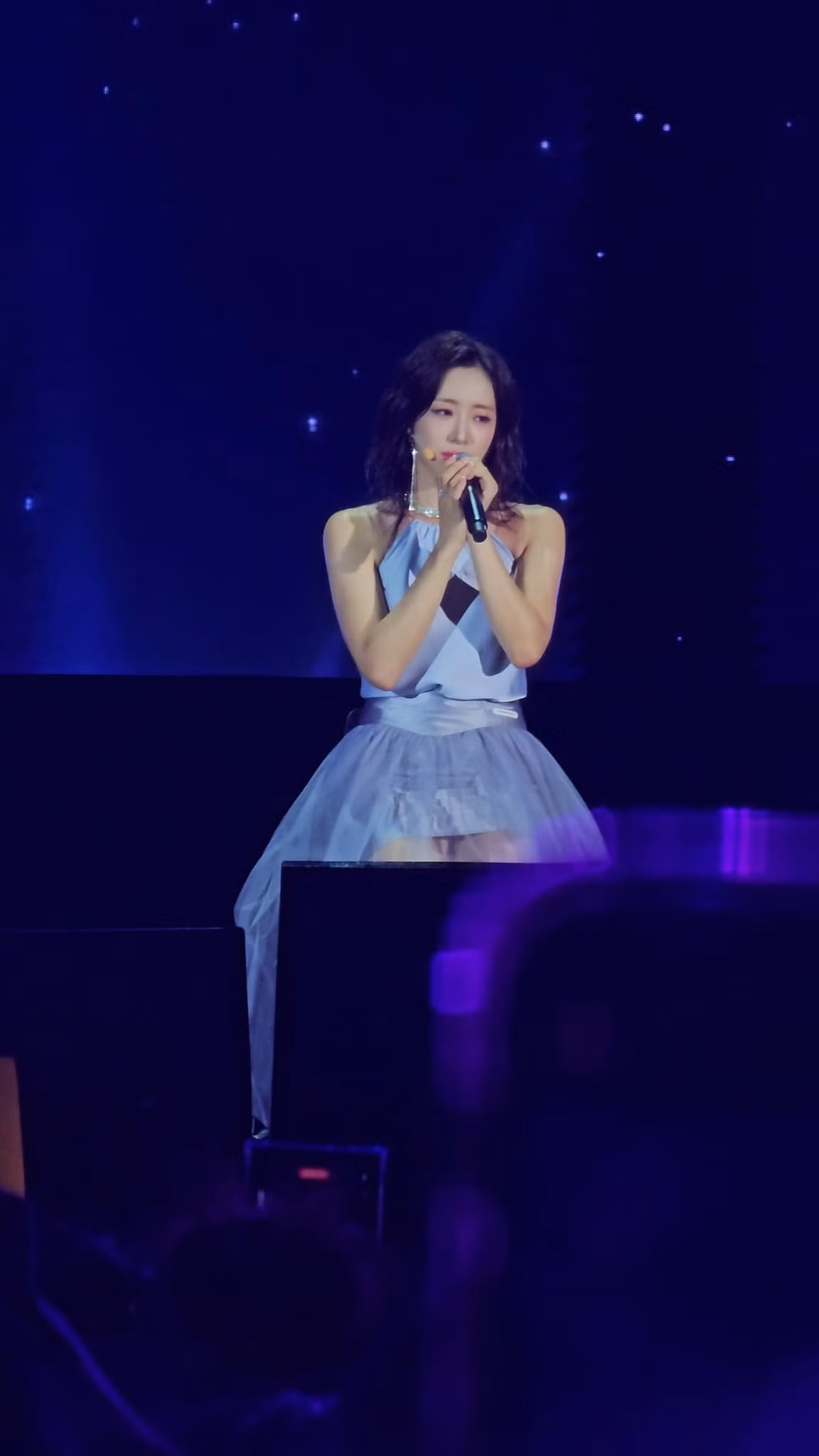 Phần biểu diễn của Eunjung (T-ara) được cổ vũ mạnh không kém lúc EXO hát. Thành viên nhóm T-ara còn khiến nhiều người thích thú khi hát tiếng Việt.