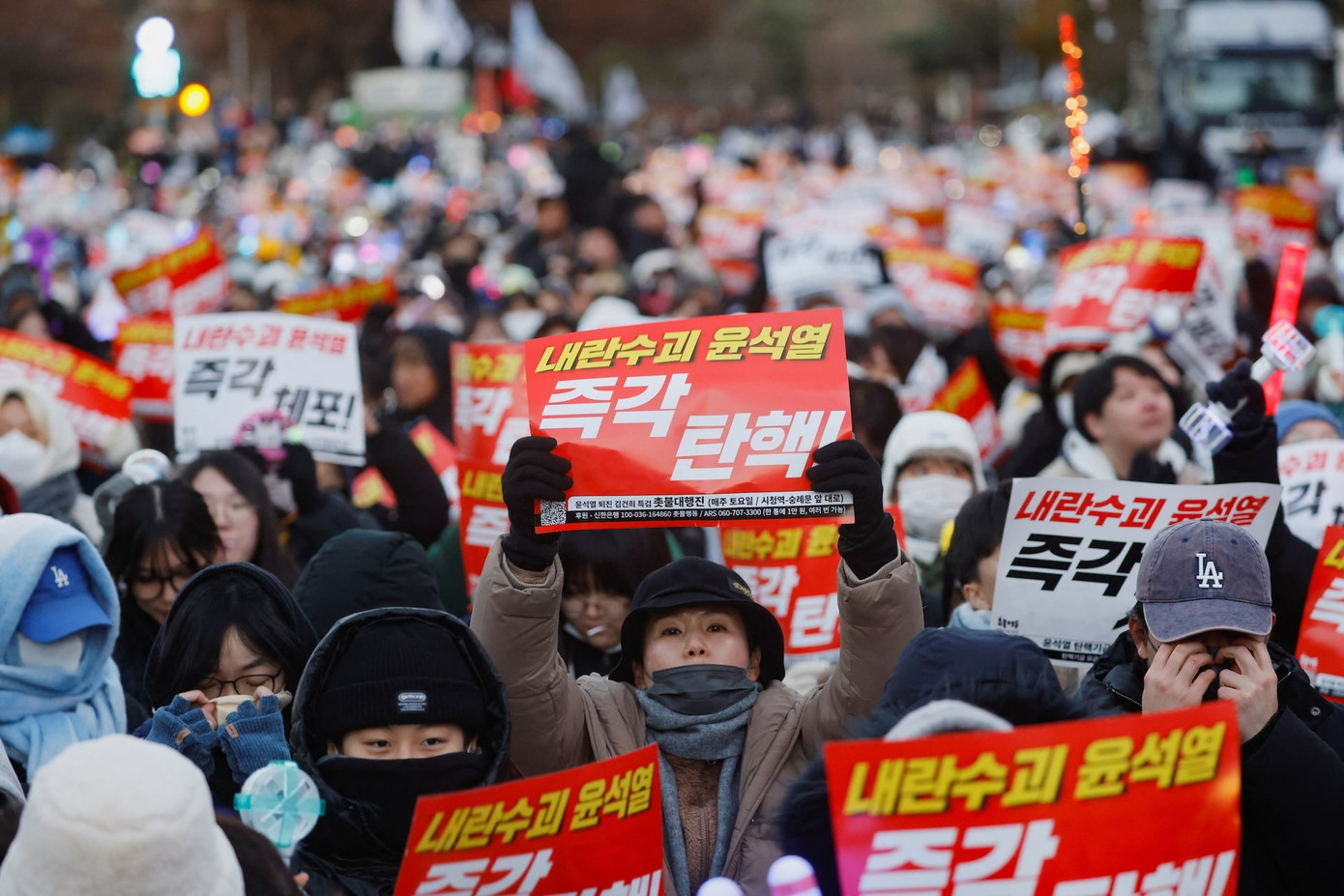 Vụ thiết quân luật ở Hàn Quốc tác động mạnh đến thị trường châu Á. Vụ thiết quân luật ở Hàn Quốc tác động mạnh đến thị trường châu Á.