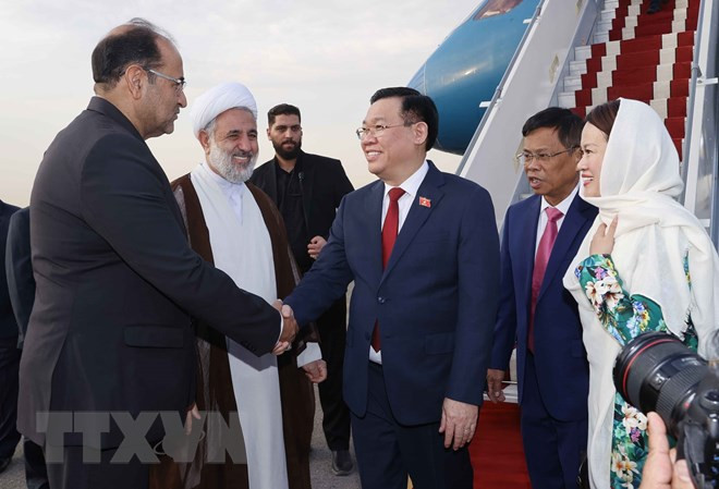Lễ đón Chủ tịch Quốc hội Vương Đình Huệ tại Sân bay Mehrabad, thủ đô Tehran. (Ảnh: Doãn Tấn/TTXVN).