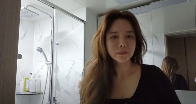 Lim Ji Hye để lại thư tuyệt mệnh ngay trên sóng livestream. Lim Ji Hye để lại thư tuyệt mệnh ngay trên sóng livestream.