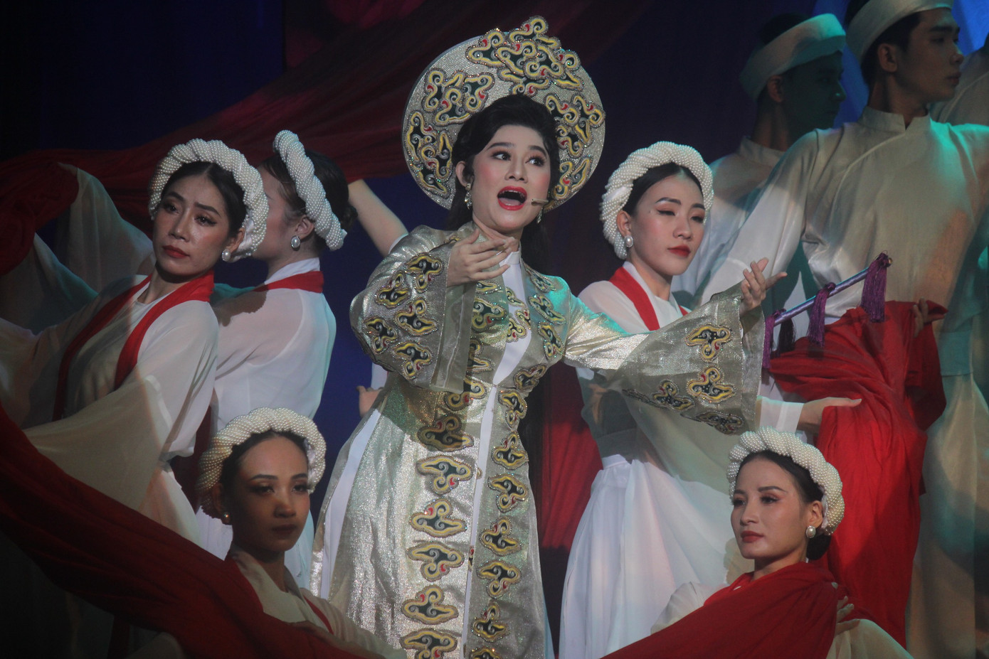 Quế Trân thể hiện vai Công chúa Ngọc Hân ở đầu vở diễn.