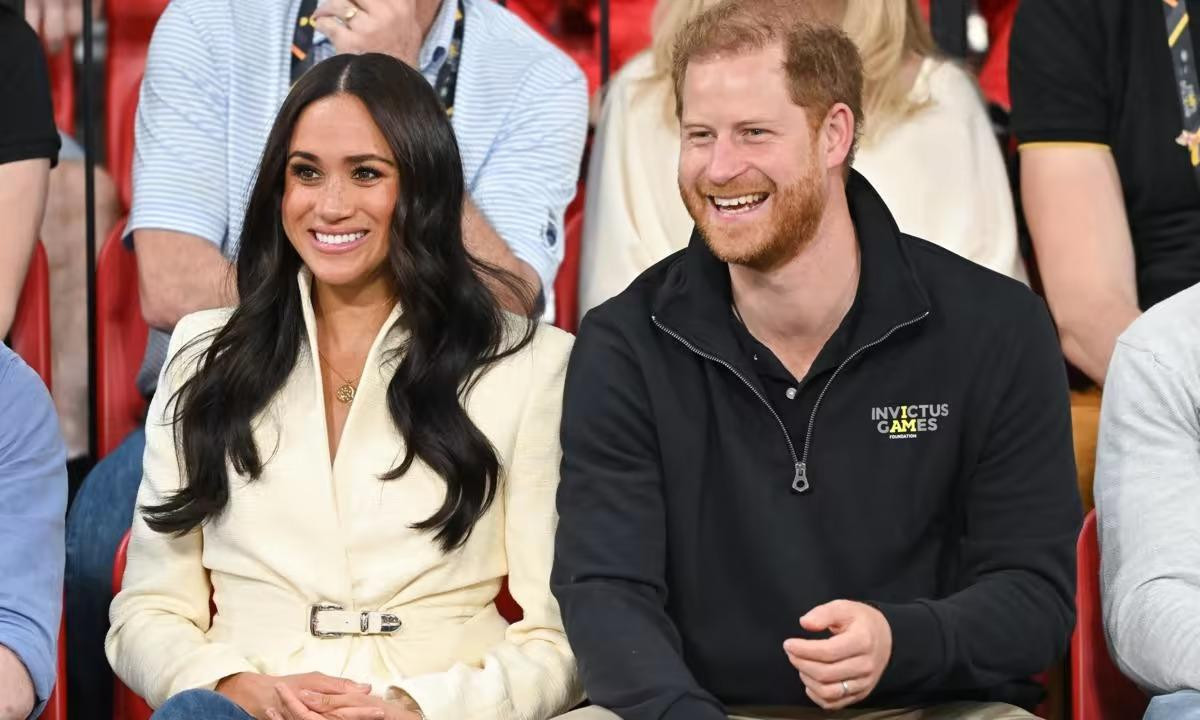 Meghan Markle bị chỉ trích nói dối vì nói rằng không điều tra xuất thân của Harry trước khi cưới. Meghan Markle bị chỉ trích nói dối vì nói rằng không điều tra xuất thân của Harry trước khi cưới.