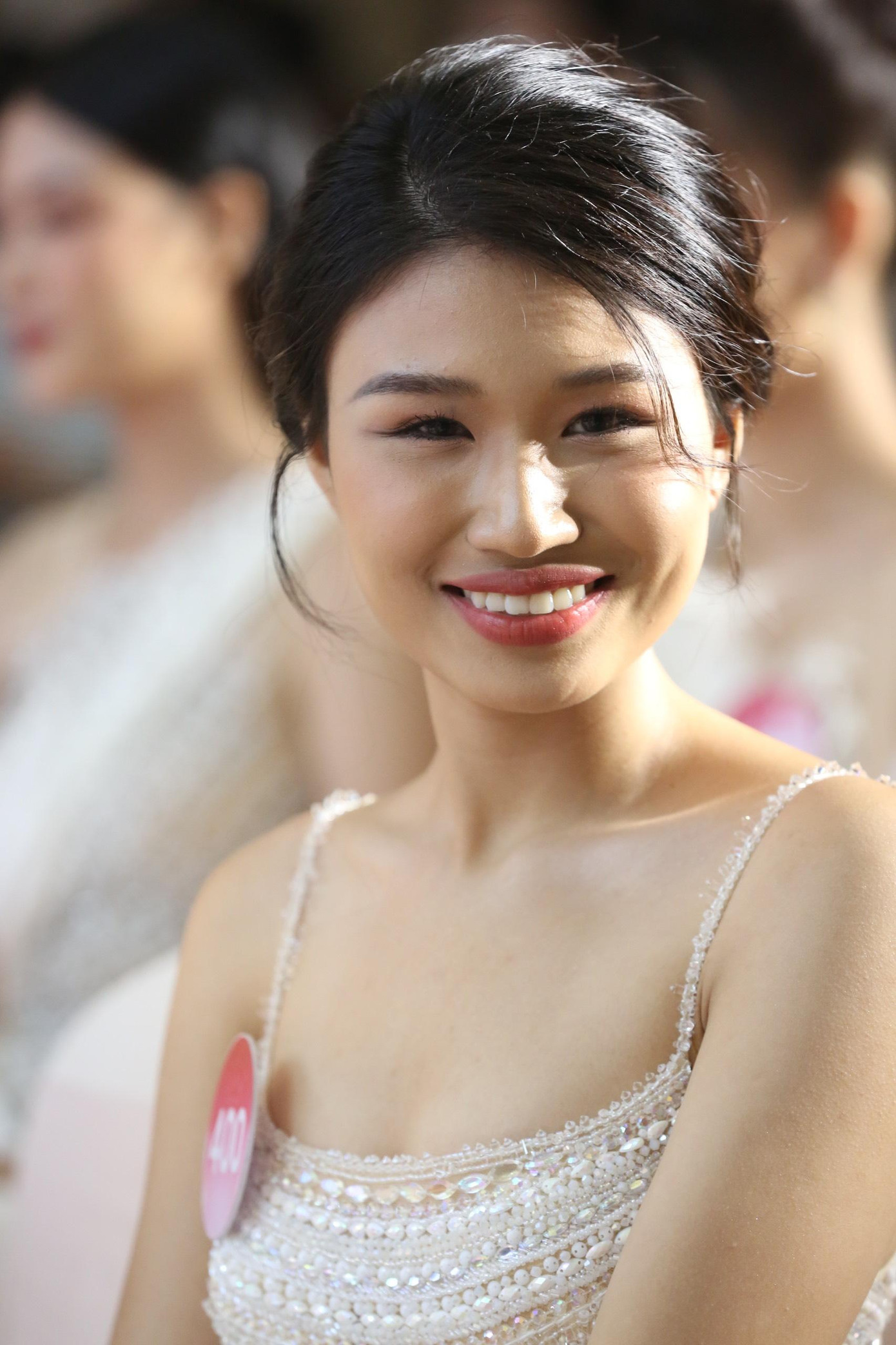 Lê Minh Anh tại buổi họp báo công bố vật phẩm và vương miện đăng quang cho tân Hoa hậu Việt Nam 2022. Hiện tại, cô dẫn đầu hạng mục bình chọn Thí sinh được yêu thích nhất.