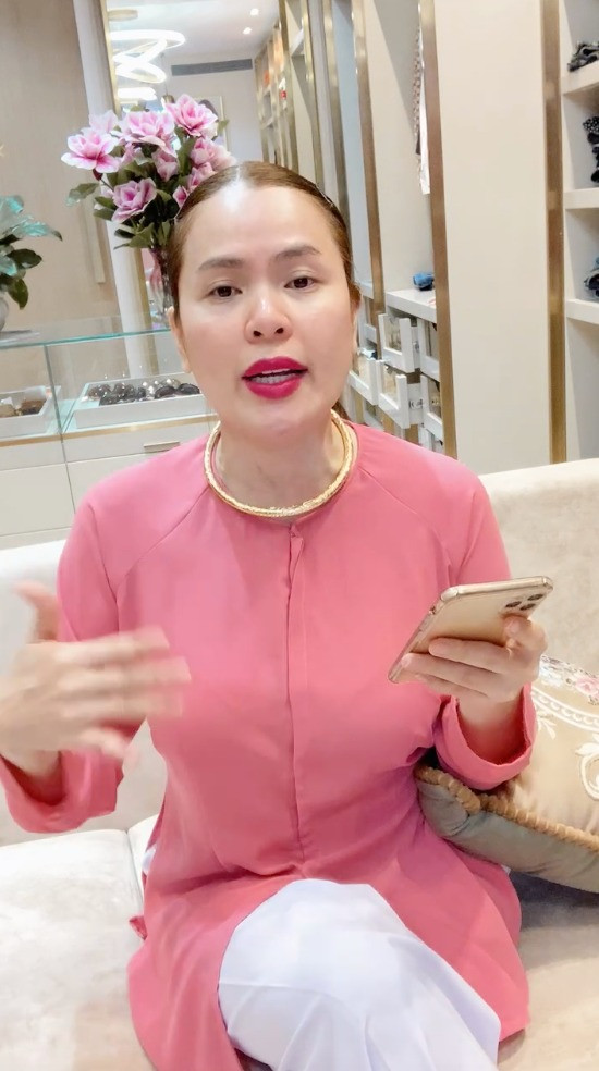 Phương Lê nhận lỗi vụ chế lời Quốc ca.