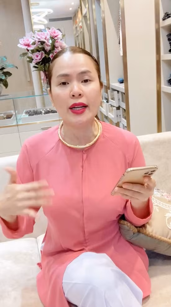 Phương Lê nhận lỗi vụ chế lời Quốc ca.