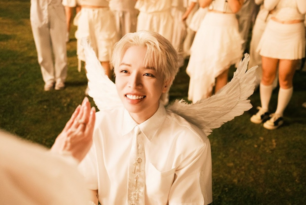 Khoảnh khắc Đức Phúc cầu hôn Hoa hậu Thanh Thủy dưới góc nhìn POV gây chú ý.