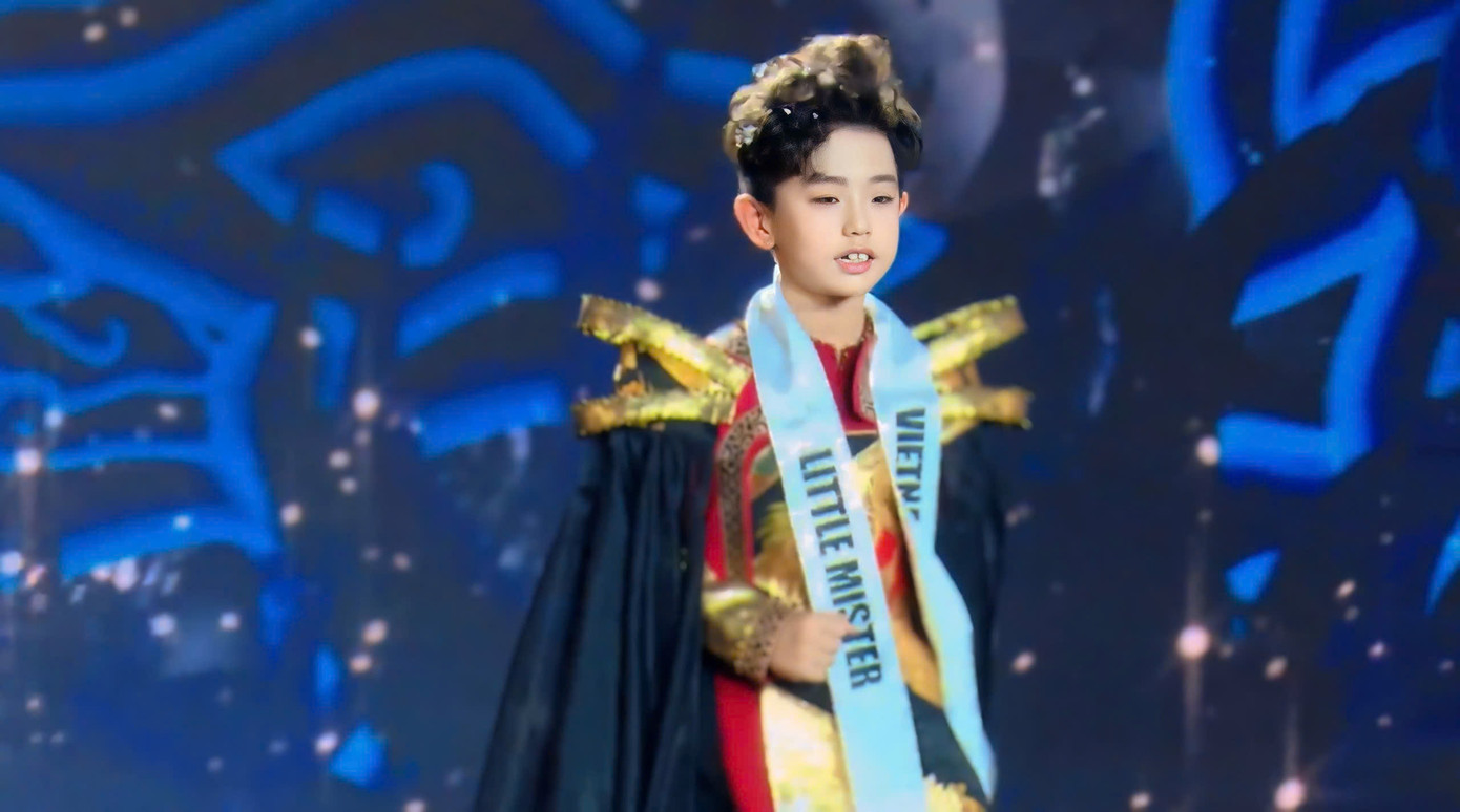 Bùi Khâu Minh Triết trở thành nam vương nhí nhỏ tuổi nhất thế giới. Bùi Khâu Minh Triết trở thành nam vương nhí nhỏ tuổi nhất thế giới.