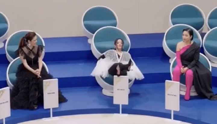 Hành động gây tranh cãi của Hồng Nhung.