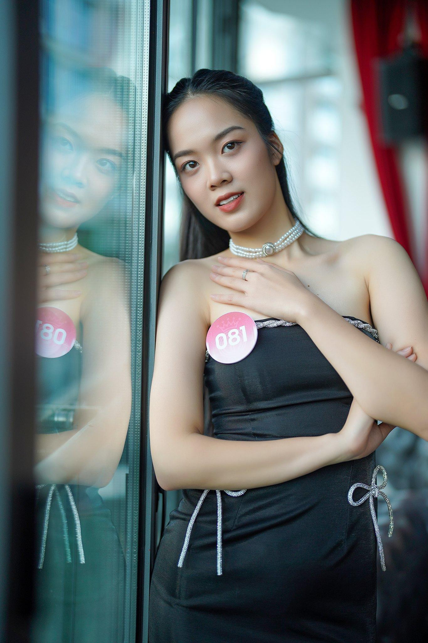 Trước đó, ở vòng sơ khảo Người đẹp nhân ái, Gia Hân gửi đến ban giám khảo câu chuyện nạo phá thai trong giới trẻ. Cô gái 18 tuổi muốn cùng những người bạn mở ngôi nhà tình thương, cưu mang những đứa trẻ may mắn sóng sót. Ý tưởng của Gia Hân được giám khảo chú ý và dành nhiều câu hỏi.