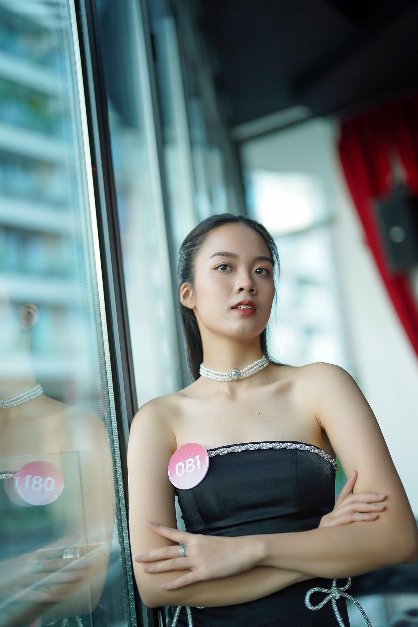 Trước đó, ở vòng sơ khảo Người đẹp nhân ái, Gia Hân gửi đến ban giám khảo câu chuyện nạo phá thai trong giới trẻ. Cô gái 18 tuổi muốn cùng những người bạn mở ngôi nhà tình thương, cưu mang những đứa trẻ may mắn sóng sót. Ý tưởng của Gia Hân được giám khảo chú ý và dành nhiều câu hỏi.