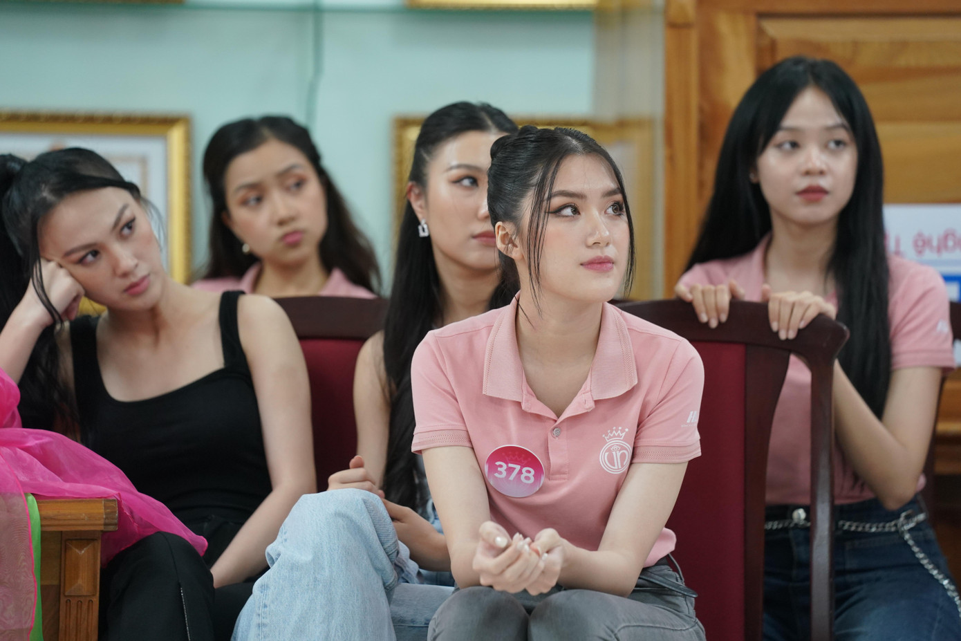 Sau màn tập luyện cùng đạo diễn catwalk Nguyễn Hưng Phúc, sắp tới các thí sinh có buổi tập luyện cùng đương kim Hoa hậu Đỗ Thị Hà và Á hậu Ngọc Thảo.