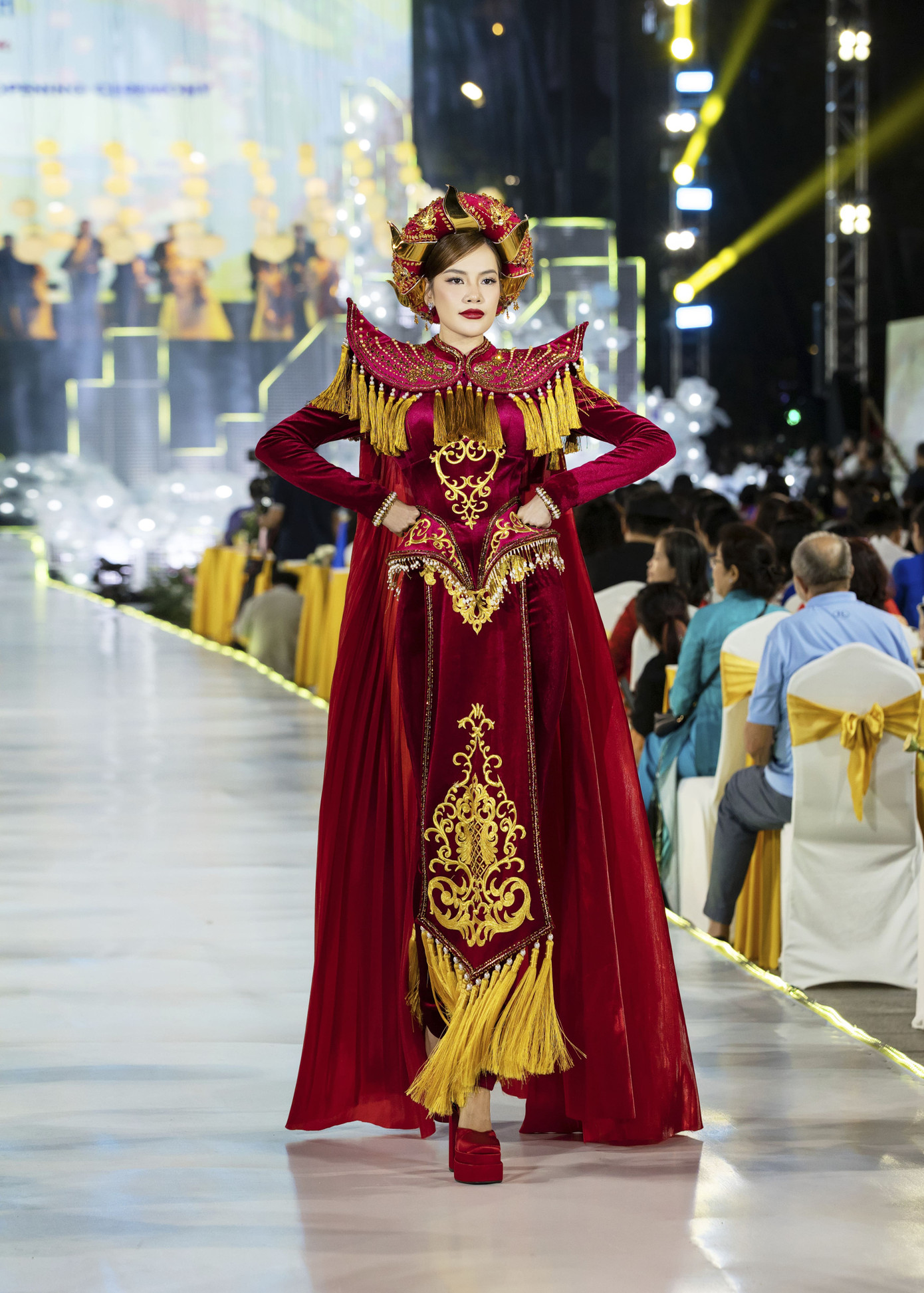 Hoa hậu Lê Hoàng Phương đảm nhận vai trò vedette trong bộ sưu tập giới thiệu các thiết kế từng được đại diện Việt Nam mặc tại cuộc thi nhan sắc quốc tế. Tại lễ hội áo dài, Á hậu 4 Miss Grand International mặc lại bộ National Costume gây ấn tượng mạnh với bạn bè quốc tế.