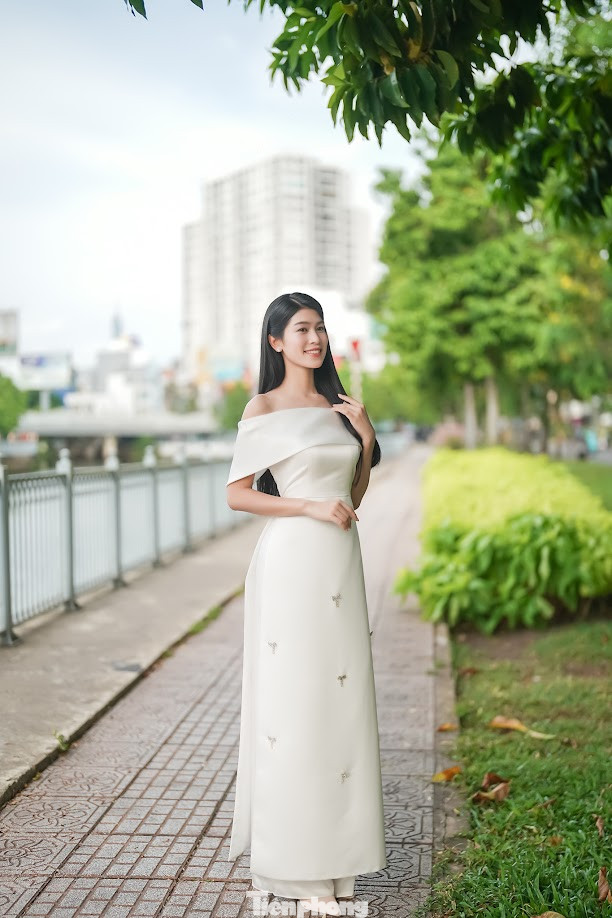 Để rèn được tính cách mạnh mẽ như hiện tại, Thanh Thảo nói cô được mẹ uốn nắn, đồng hành trong mỗi bước đi. "Mẹ tôi rất hay tâm sự. Mỗi tối, mẹ thường gọi các chị em ngồi xung quanh và dạy chúng tôi nhiều chủ đề như bản lĩnh, sự tự tin hay đối mặt thử thách. Mẹ giống như người truyền cảm hứng vậy. Bản thân tôi cũng thích lắng nghe và tiếp thu lời mẹ nói. Những gì tôi nói ở đây phần lớn đến từ những điều mẹ dạy", cô chia sẻ.