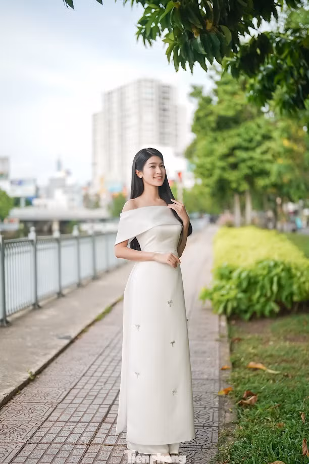 Để rèn được tính cách mạnh mẽ như hiện tại, Thanh Thảo nói cô được mẹ uốn nắn, đồng hành trong mỗi bước đi. "Mẹ tôi rất hay tâm sự. Mỗi tối, mẹ thường gọi các chị em ngồi xung quanh và dạy chúng tôi nhiều chủ đề như bản lĩnh, sự tự tin hay đối mặt thử thách. Mẹ giống như người truyền cảm hứng vậy. Bản thân tôi cũng thích lắng nghe và tiếp thu lời mẹ nói. Những gì tôi nói ở đây phần lớn đến từ những điều mẹ dạy", cô chia sẻ.