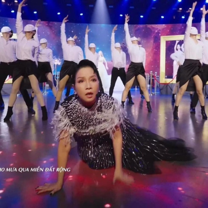 Mỹ Linh từng gây cười với khoảnh khắc hoang mang ở show Chị đẹp. Mỹ Linh từng gây cười với khoảnh khắc hoang mang ở show Chị đẹp.