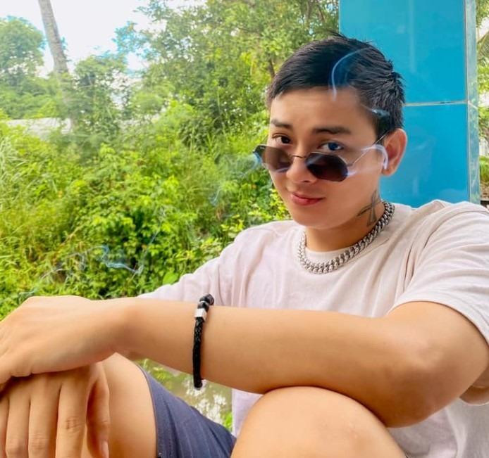 Hoài Lâm hứa với khán giả sẽ làm nghề nghiêm túc ngày trở lại. Ảnh: FBNV.