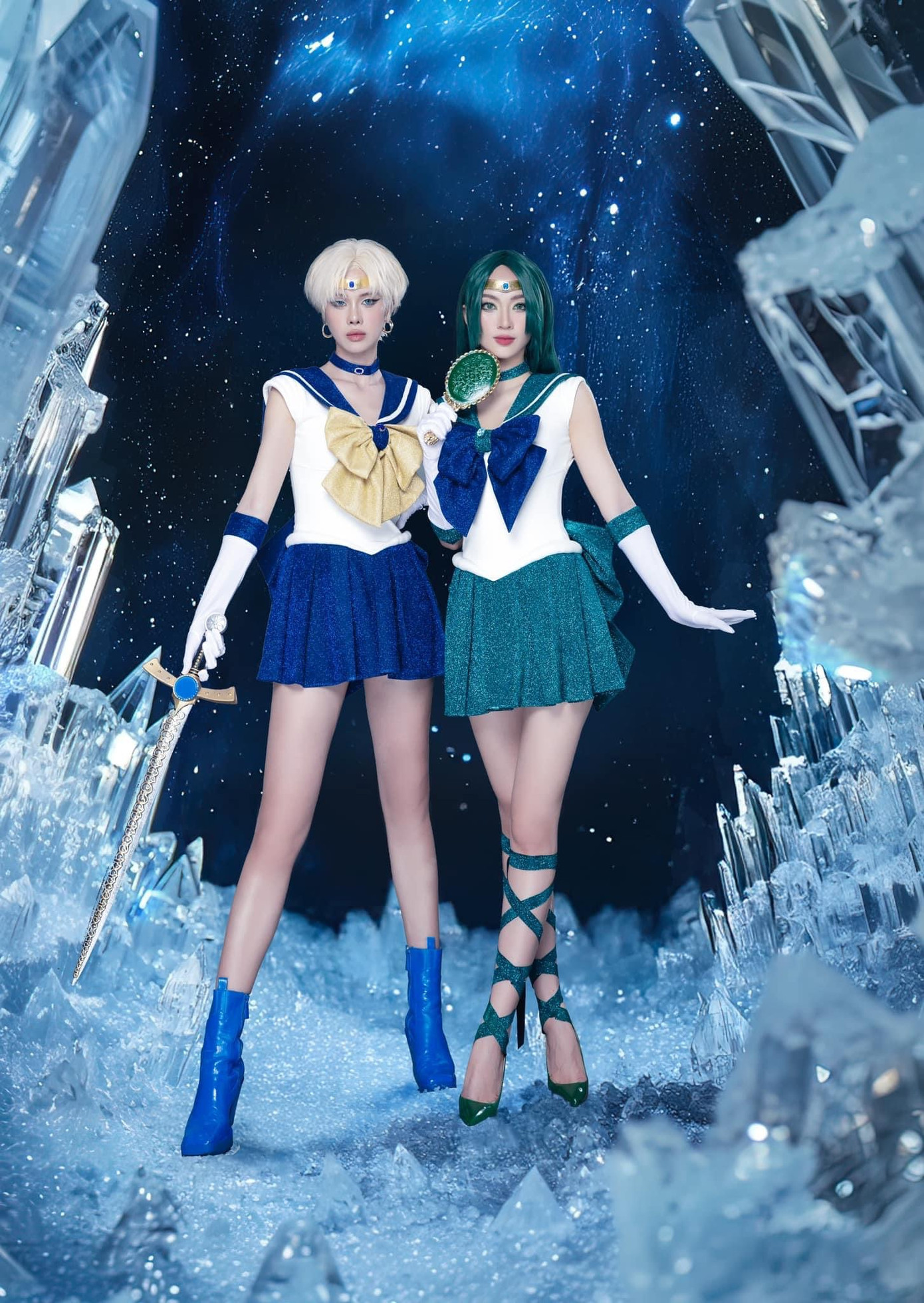 Hà Kino và Vũ Thúy Quỳnh hóa trang thành nhân vật trong truyện tranh Thủy thủ Mặt Trăng. Hai người đầu tư mạnh cho trang phục, bối cảnh khi hóa thân thành Thủy thủ Sao Thiên Vương và Thủy thủ Sao Hải Vương. "Từ lúc casting Miss Universe Vietnam, khán giả yêu cầu chúng tôi hóa trang thành Sailor Uranus và Sailor Neptune. Halloween là dịp chúng tôi thực hiện điều đó", Hà Kino chia sẻ.