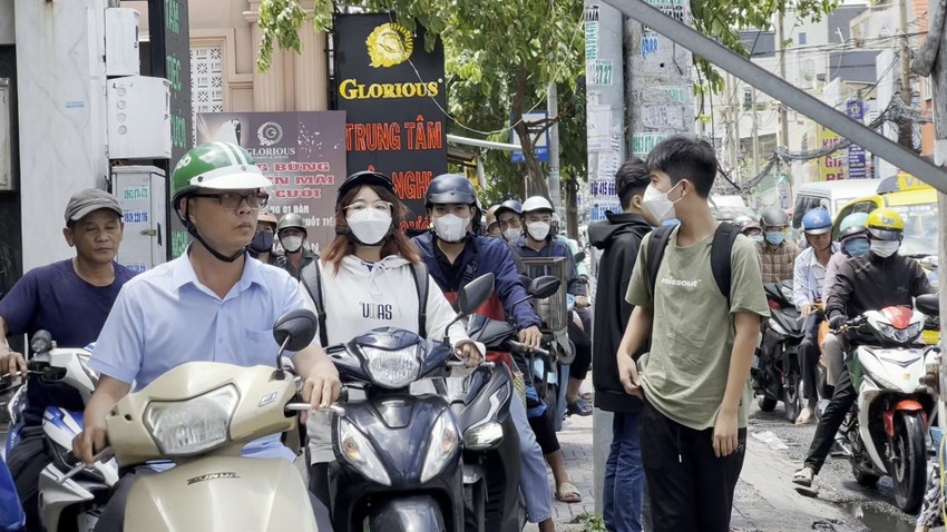 Ảnh hưởng từ vụ va chạm khiến giao thông qua khu vực ùn ứ. Ảnh hưởng từ vụ va chạm khiến giao thông qua khu vực ùn ứ.