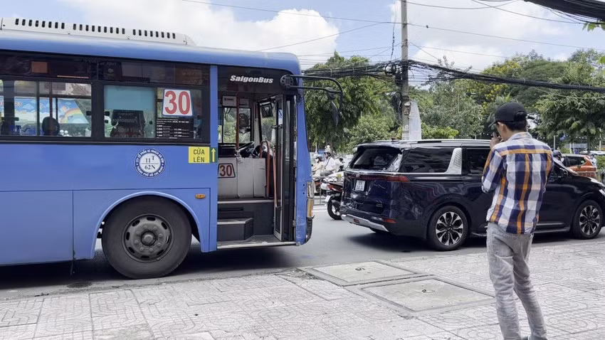Chiếc xe buýt được cho là bị mất phanh trước khi xảy ra vụ va chạm. Chiếc xe buýt được cho là bị mất phanh trước khi xảy ra vụ va chạm.