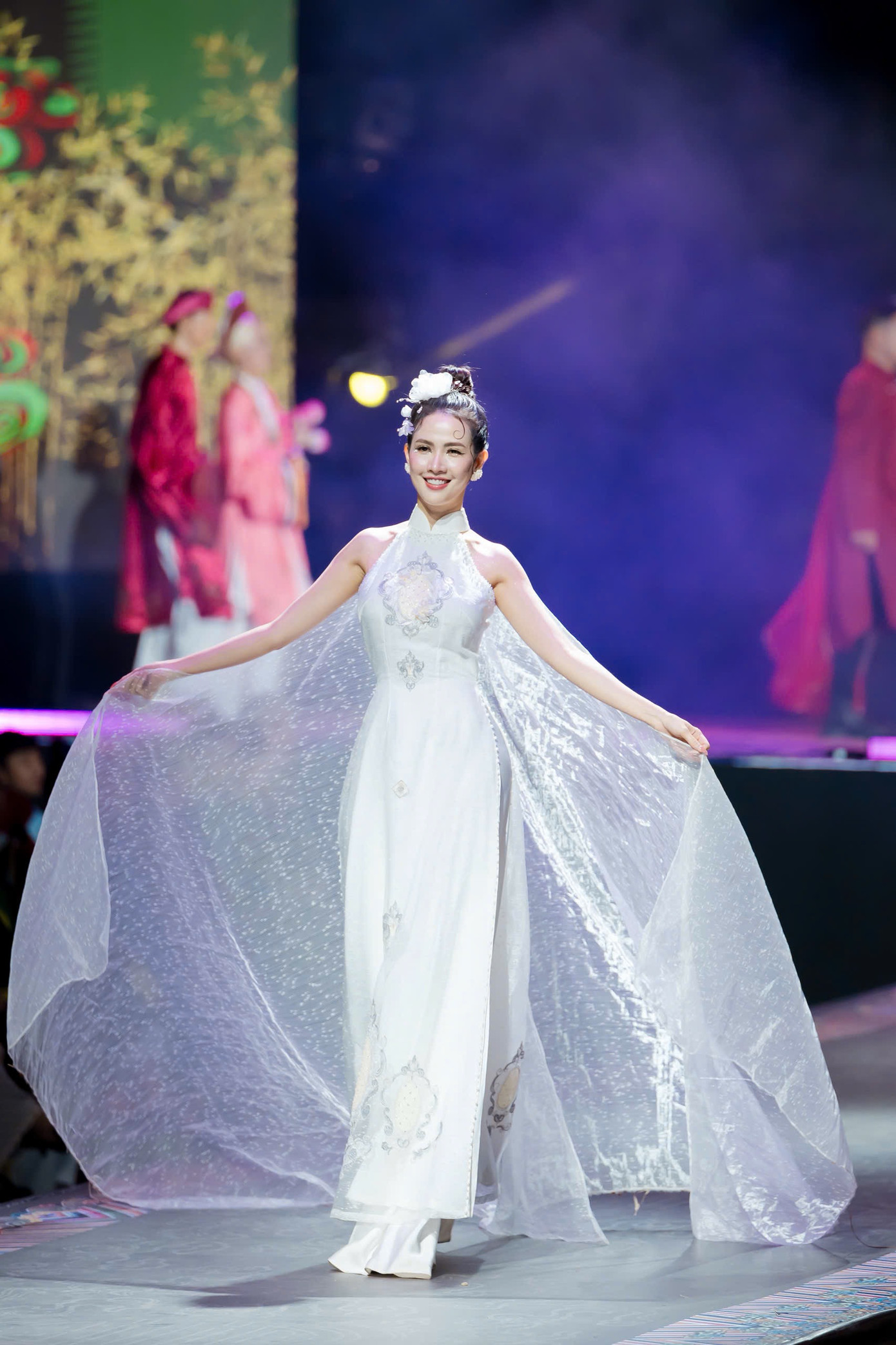 Tôn vinh áo dài trong chuỗi sự kiện đặc sắc tại Huế.