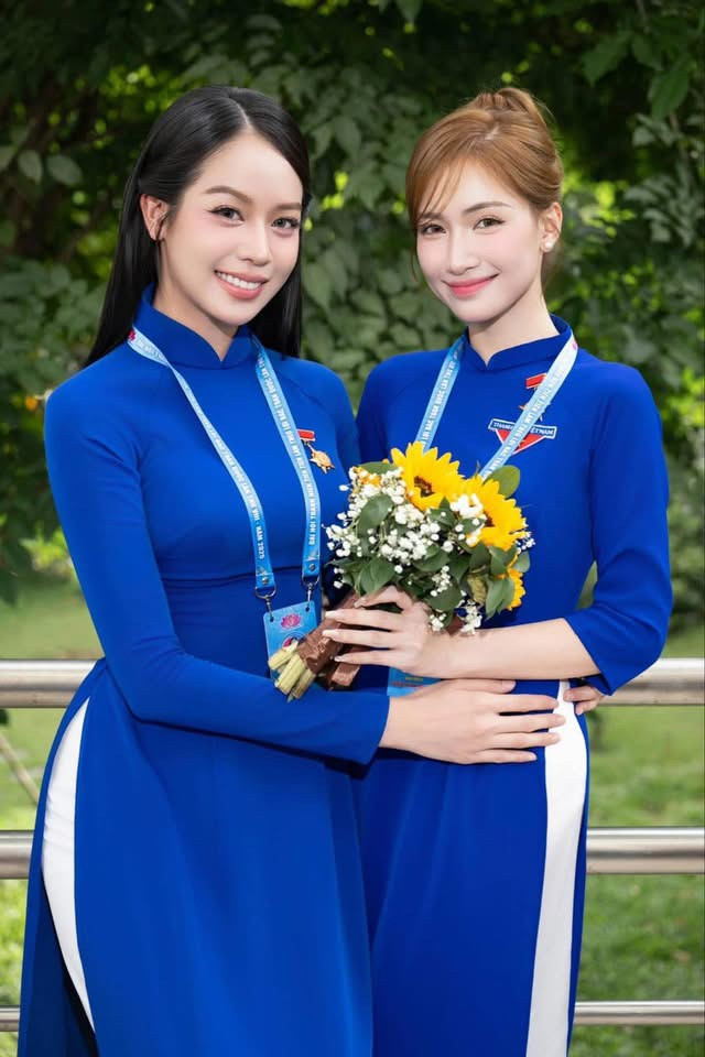 Hoa hậu Thanh Thủy diện áo dài truyền thống trong lễ tuyên dương. Hoa hậu Thanh Thủy diện áo dài truyền thống trong lễ tuyên dương.