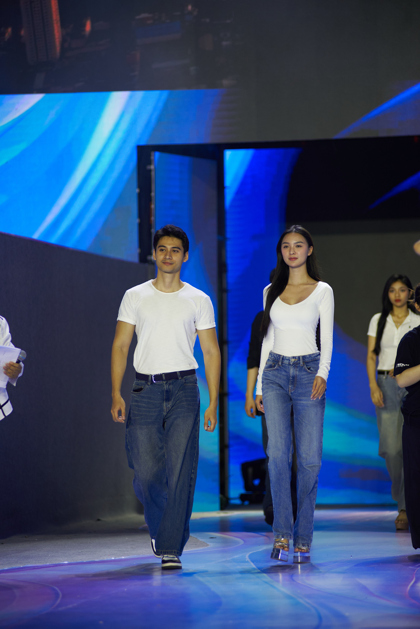 Các nhà thiết kế hàng đầu cùng các đại sứ, hoa hậu và nam vương mang đến khoảnh khắc tôn vinh áo dài và thời trang VIệt Nam trong hai đêm diễn thời trang lớn ngày 7-8/3. TP.HCM một lần nữa khẳng định vị thế là trung tâm văn hóa - du lịch của cả nước thông qua những sự kiện tầm cỡ của Lễ hội Áo dài năm nay.