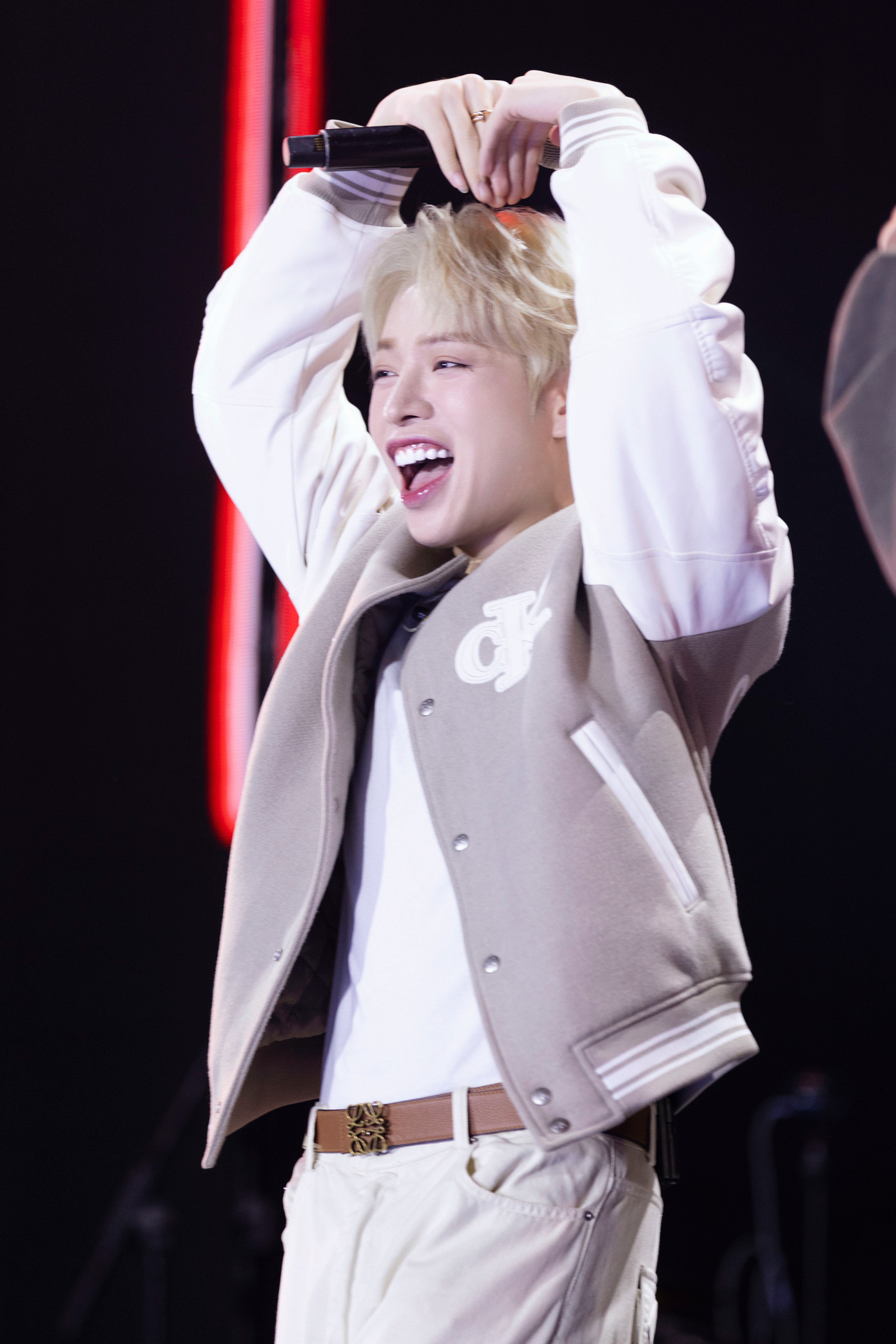 Erik và Đức Phúc trẻ trung tại concert dành cho sinh viên. Hai ca sĩ đang được chú ý sau khi tham gia chương trình Anh trai say hi. Erik và Đức Phúc trẻ trung tại concert dành cho sinh viên. Hai ca sĩ đang được chú ý sau khi tham gia chương trình Anh trai say hi.