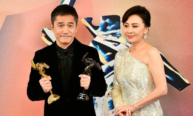 Lương Triều Vỹ và Lưu Gia Linh gắn bó gần 40 năm. Lương Triều Vỹ và Lưu Gia Linh gắn bó gần 40 năm.