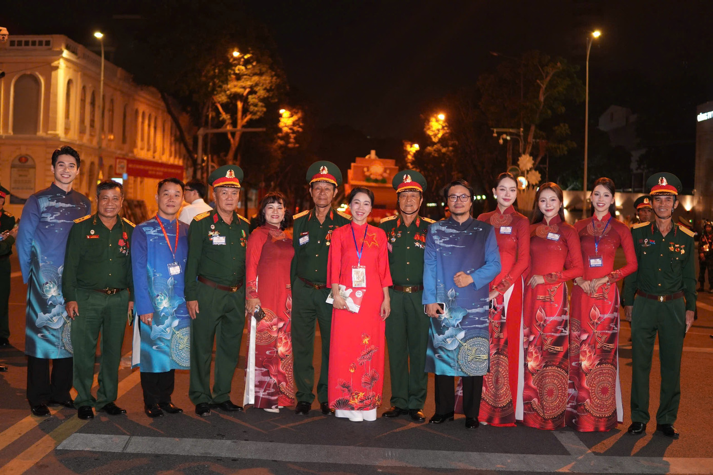 Hơn 50 nghệ sĩ, vận động viên tiêu biểu thuộc khối Văn nghệ sĩ vinh dự góp mặt trong lễ diễu binh, diễu hành mừng kỷ niệm 50 năm Ngày Giải phóng miền Nam, thống nhất đất nước (30/4/1975-30/4/2025).