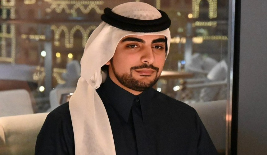 Ngoài được biết đến với vai trò hoàng tộc, Sheikh Mana Al Maktoum còn là doanh nhân, tỷ phú có tiếng ở UAE. Anh điều hành nhiều công ty bất động sản, thương mại và công nghệ, theo Arabian Business. Trước đó, chồng của công chúa có thời gian phục vụ trong môi trường quân đội.