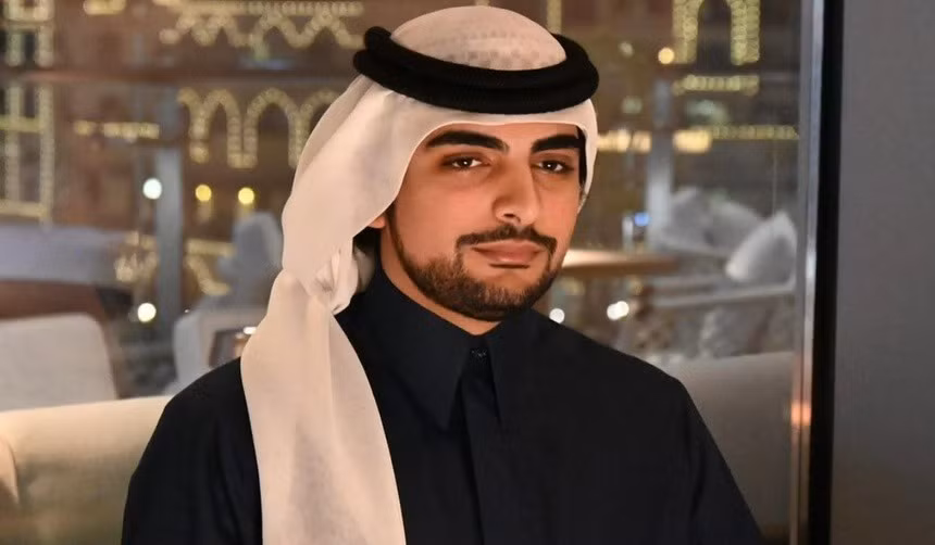 Ngoài được biết đến với vai trò hoàng tộc, Sheikh Mana Al Maktoum còn là doanh nhân, tỷ phú có tiếng ở UAE. Anh điều hành nhiều công ty bất động sản, thương mại và công nghệ, theo Arabian Business. Trước đó, chồng của công chúa có thời gian phục vụ trong môi trường quân đội.