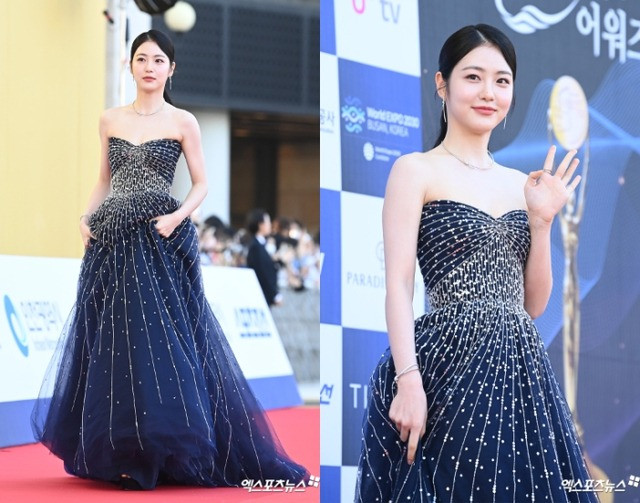 Phiên bản thời trẻ của ác nữ trong Vinh quang trong thù hận khoe vẻ đẹp ngọt ngào. Thiết kế đính đá cúp ngực giúp cô tôn lên nước da sáng.