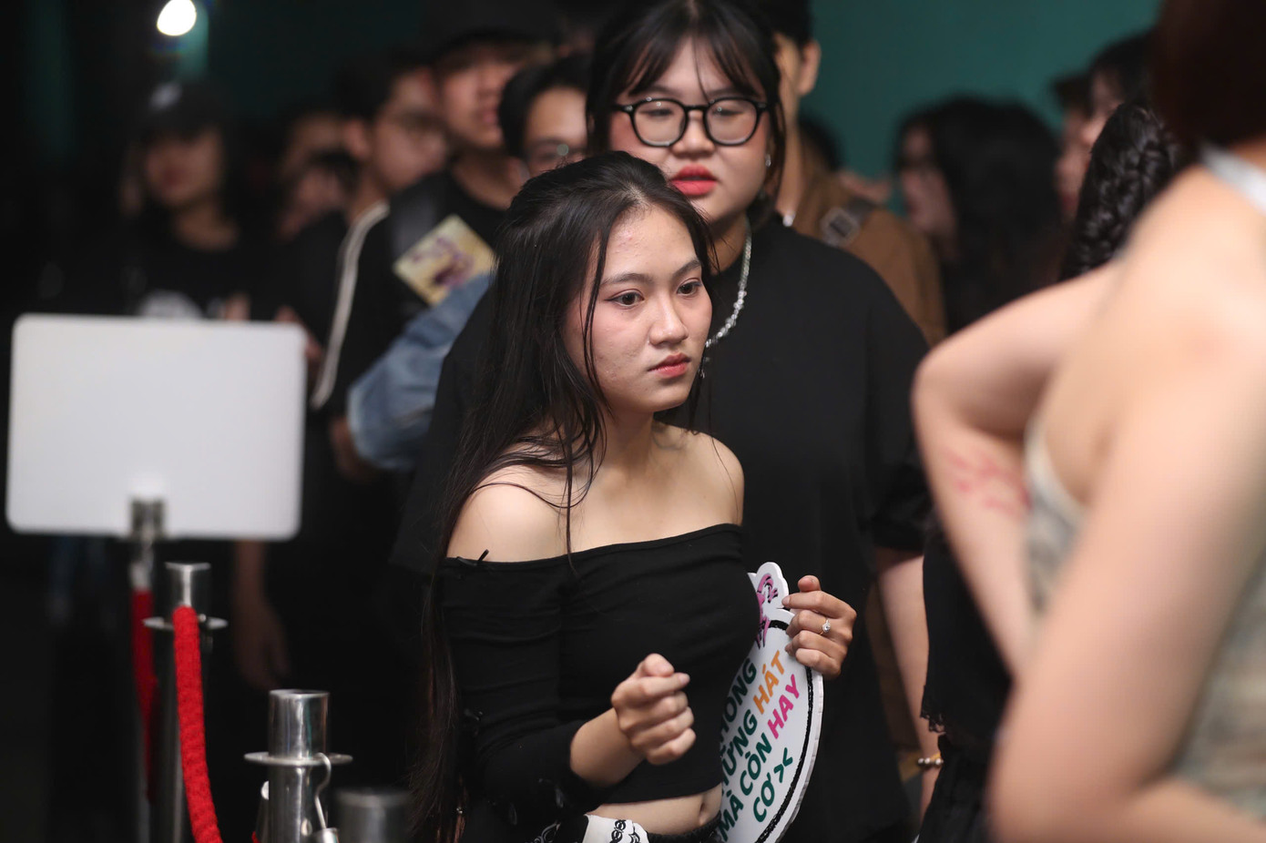 Tiền Phong ghi nhận khán giả &quot;chia đều&quot; sự ủng hộ cho các thí sinh. Linh Anh (24 tuổi, TPHCM) cho rằng Coolkid, GILL, 7dnight là ba nhân tố có thể gây bất ngờ lớn ở đêm chung kết.