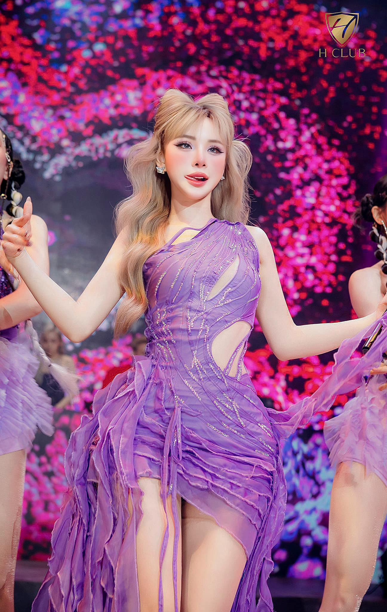 Yến Tatoo khóa bình luận sau bài giải thích "phông bạt".