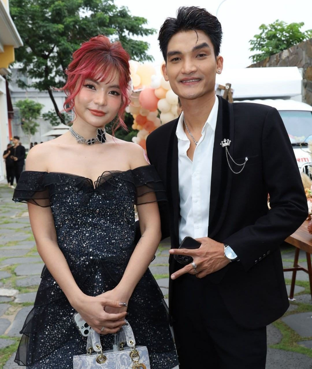 Lễ cưới của Phương Lan quy tụ dàn sao Việt. Họ là đồng nghiệp, bạn bè nhiều năm của cả hai. Phát biểu tại lễ cưới, chú rể Phan Đạt xúc động, gửi lời cảm ơn người thân, quan khách và bạn bè. Anh hứa sẽ chăm sóc Phương Lan đến cuối cuộc đời.