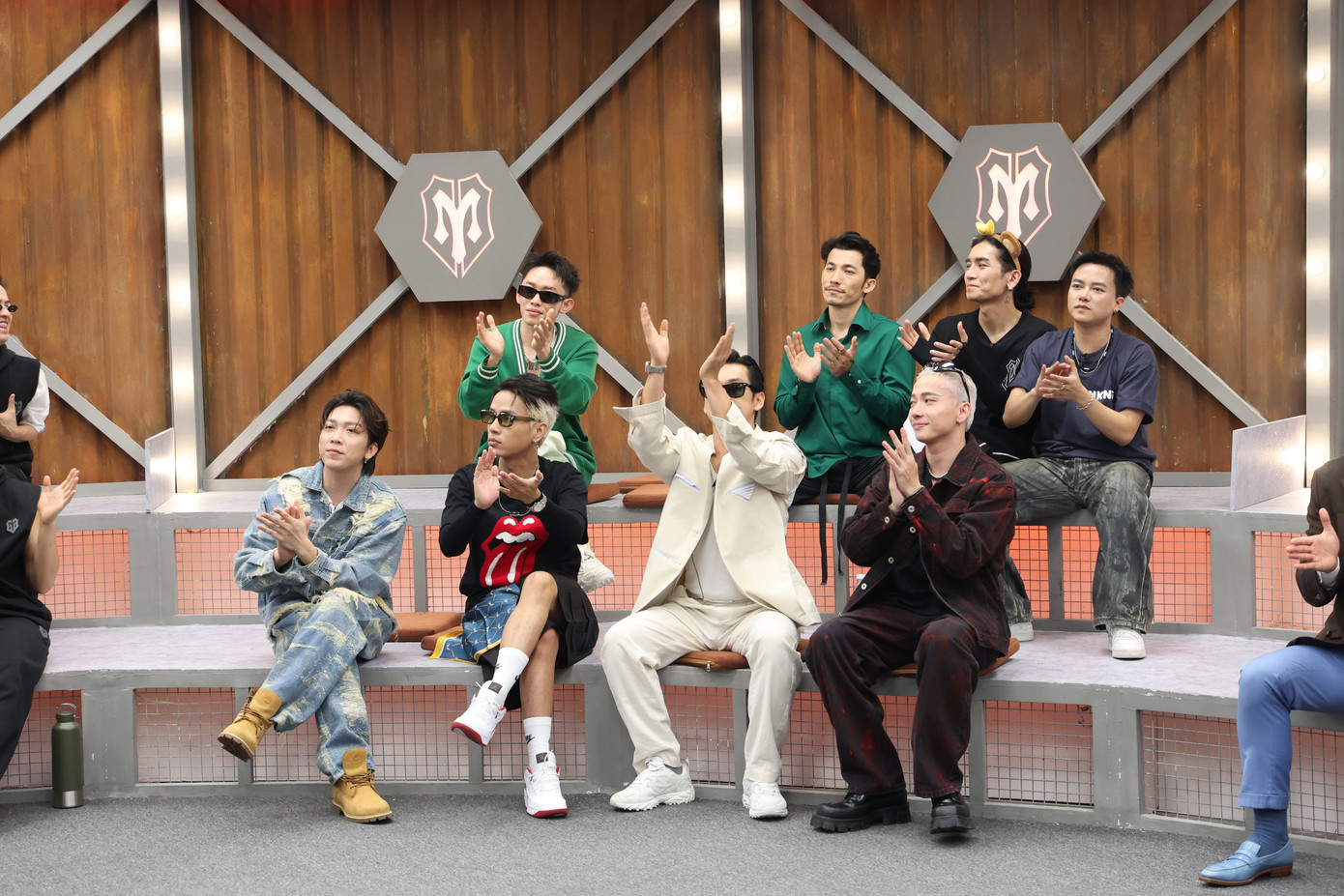 Neko Lê và Kay Trần từ chối Bằng Kiều để về với S.T Sơn Thạch. Neko Lê và Kay Trần từ chối Bằng Kiều để về với S.T Sơn Thạch.