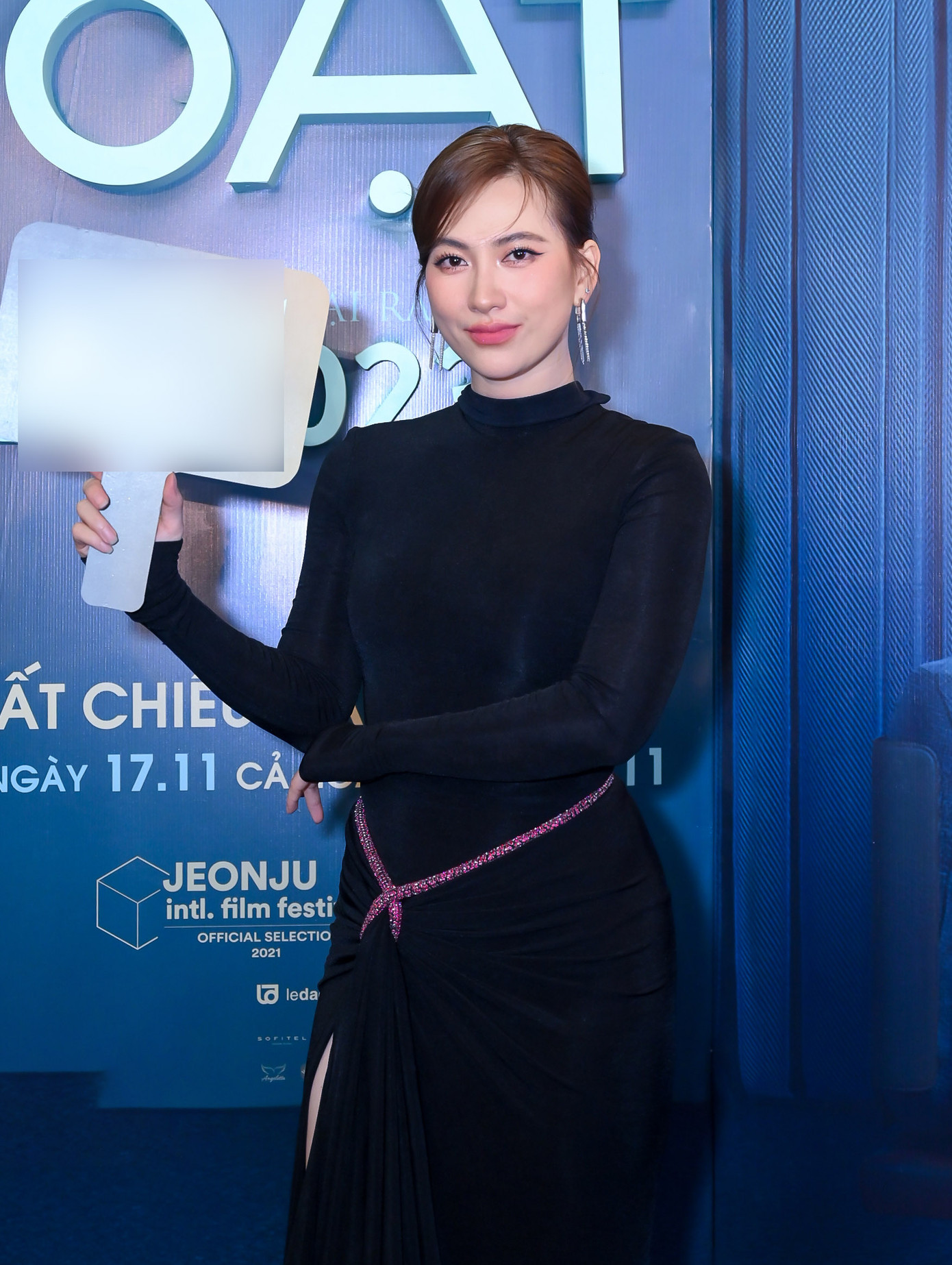 Lần đầu hợp tác với Lãnh Thanh, Phương Anh Đào cho biết cô phải họp bàn với ê-kíp, đạo diễn và cả nam chính để cảnh nóng trơn tru, không bị phô trước khán giả.