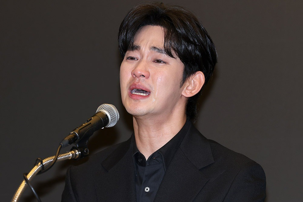 Kim Soo Hyun tiếp tục bị gọi tên vì lời tố của gia đình Kim Sae Ron.