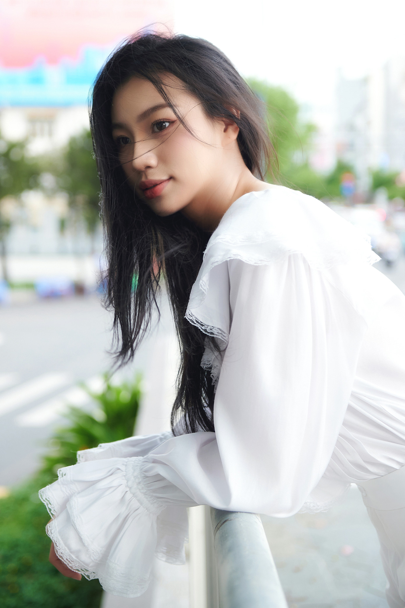 Huyền Cơ nói cô từng bị miệt thị ngoại hình vì chiều cao quá nổi bật so với bạn bè cùng trang lứa. Bí quyết giúp cô vượt qua điều đó là sự tự tin ở bản thân. Năm 2023, Huyền Cơ giành ngôi vị Á khôi trong cuộc thi nhan sắc ở Đại học Tài chính - Marketing TPHCM.