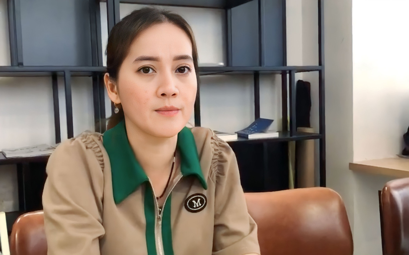 Hồng Loan tại buổi gặp nói về gia đình. Hồng Loan tại buổi gặp nói về gia đình.