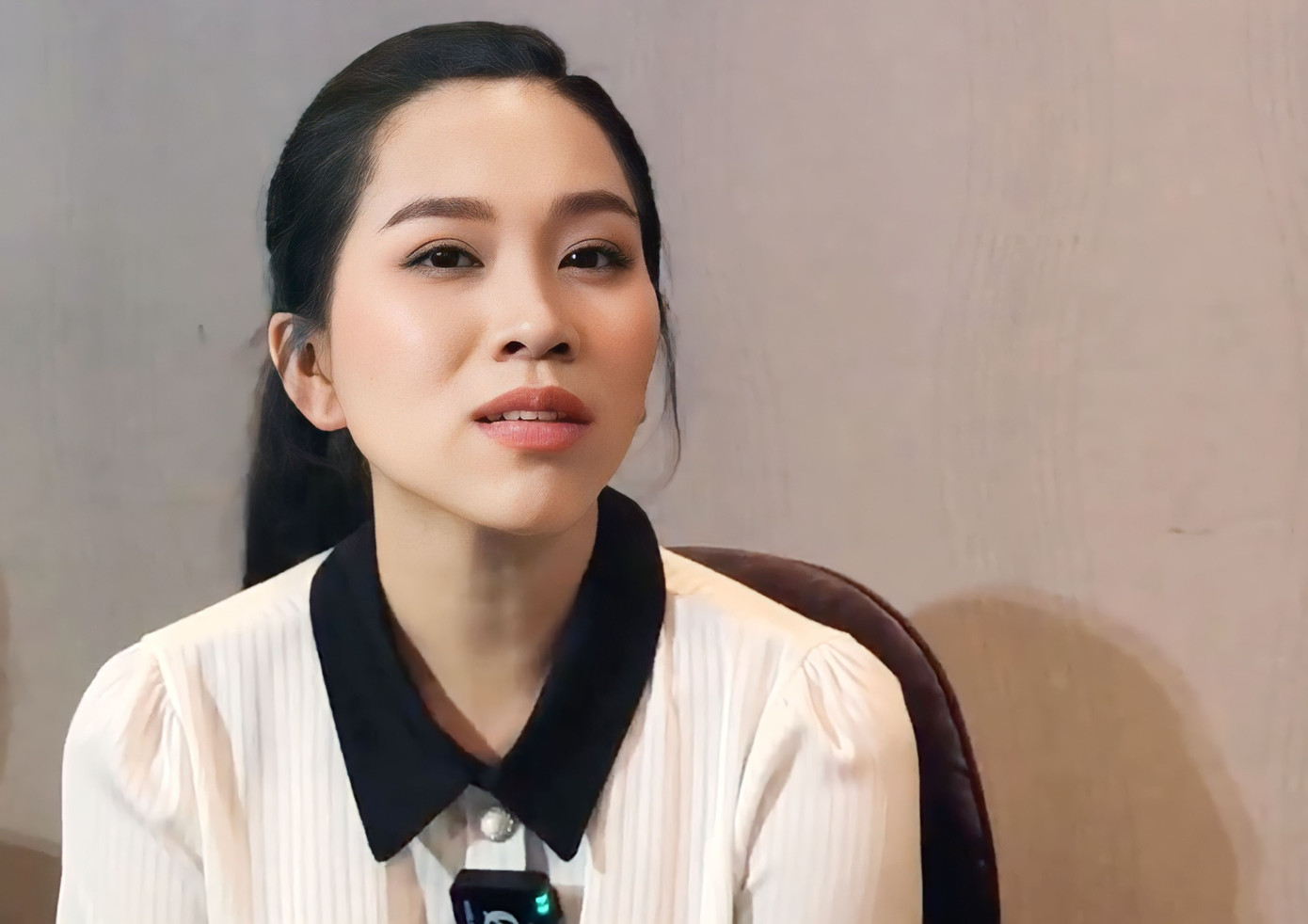 Hồng Phượng tại buổi gặp truyền thông nói lý do nghệ sĩ Hồng Nhung kiện Hồng Loan. Hồng Phượng tại buổi gặp truyền thông nói lý do nghệ sĩ Hồng Nhung kiện Hồng Loan.