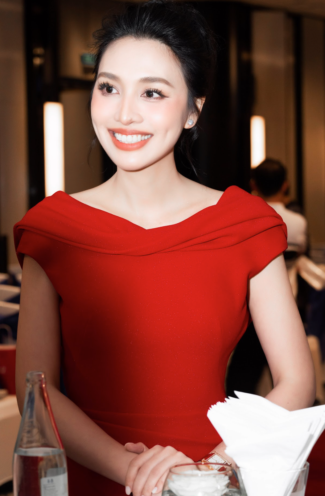 Cựu người mẫu Huỳnh Thanh Tuyền, đại diện nhà sản xuất chia sẻ tại buổi giới thiệu game show Đảo thiên đường. Cựu người mẫu Huỳnh Thanh Tuyền, đại diện nhà sản xuất chia sẻ tại buổi giới thiệu game show Đảo thiên đường.