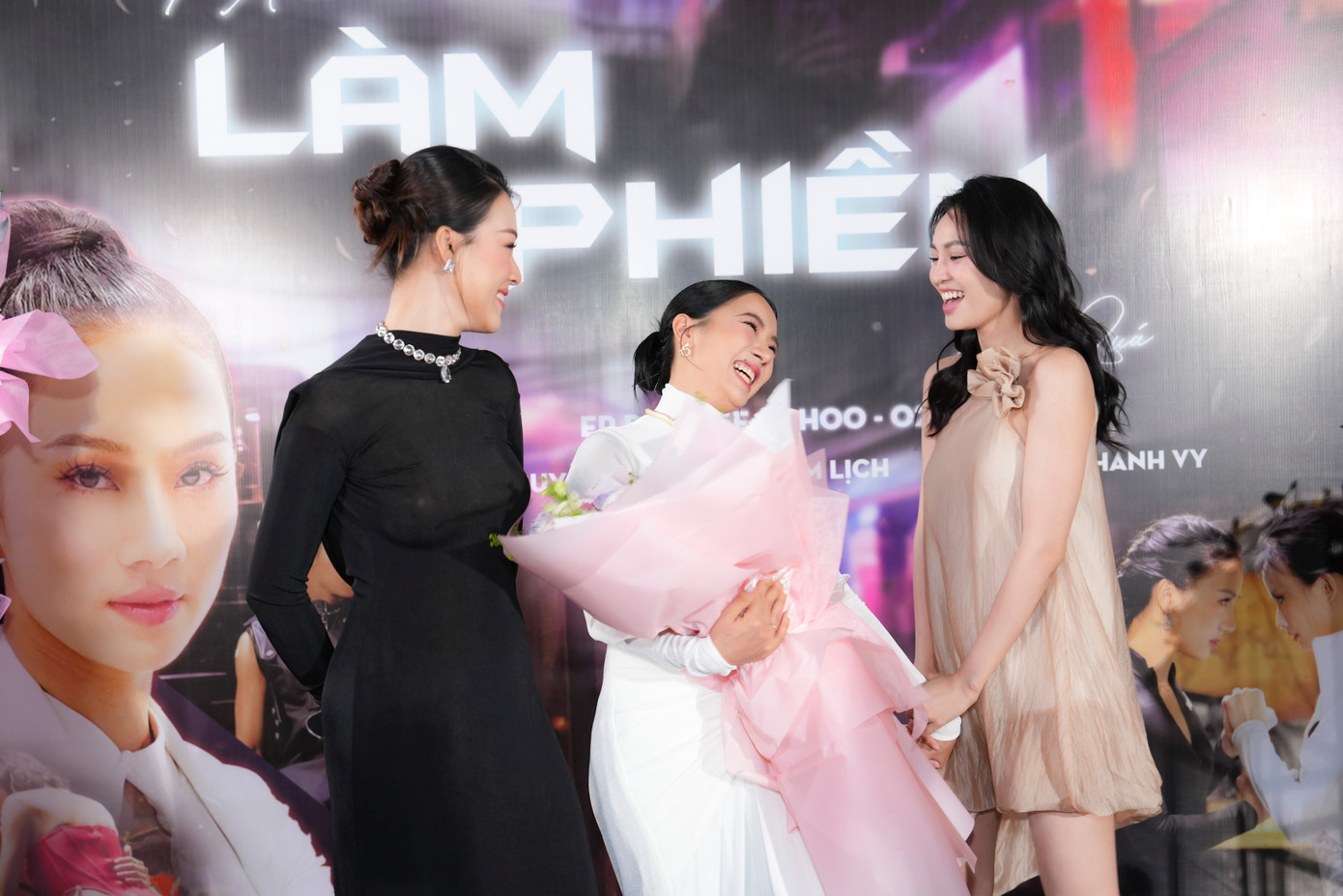 Lan Ngọc, Hoàng Anh góp mặt tại buổi giới thiệu sản phẩm mới của Phạm Lịch. Lan Ngọc, Hoàng Anh góp mặt tại buổi giới thiệu sản phẩm mới của Phạm Lịch.