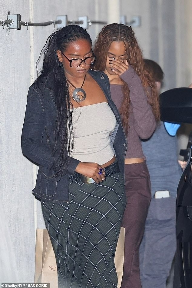 Hai con gái của cựu Tổng thống Obama. Hai con gái của cựu Tổng thống Obama.