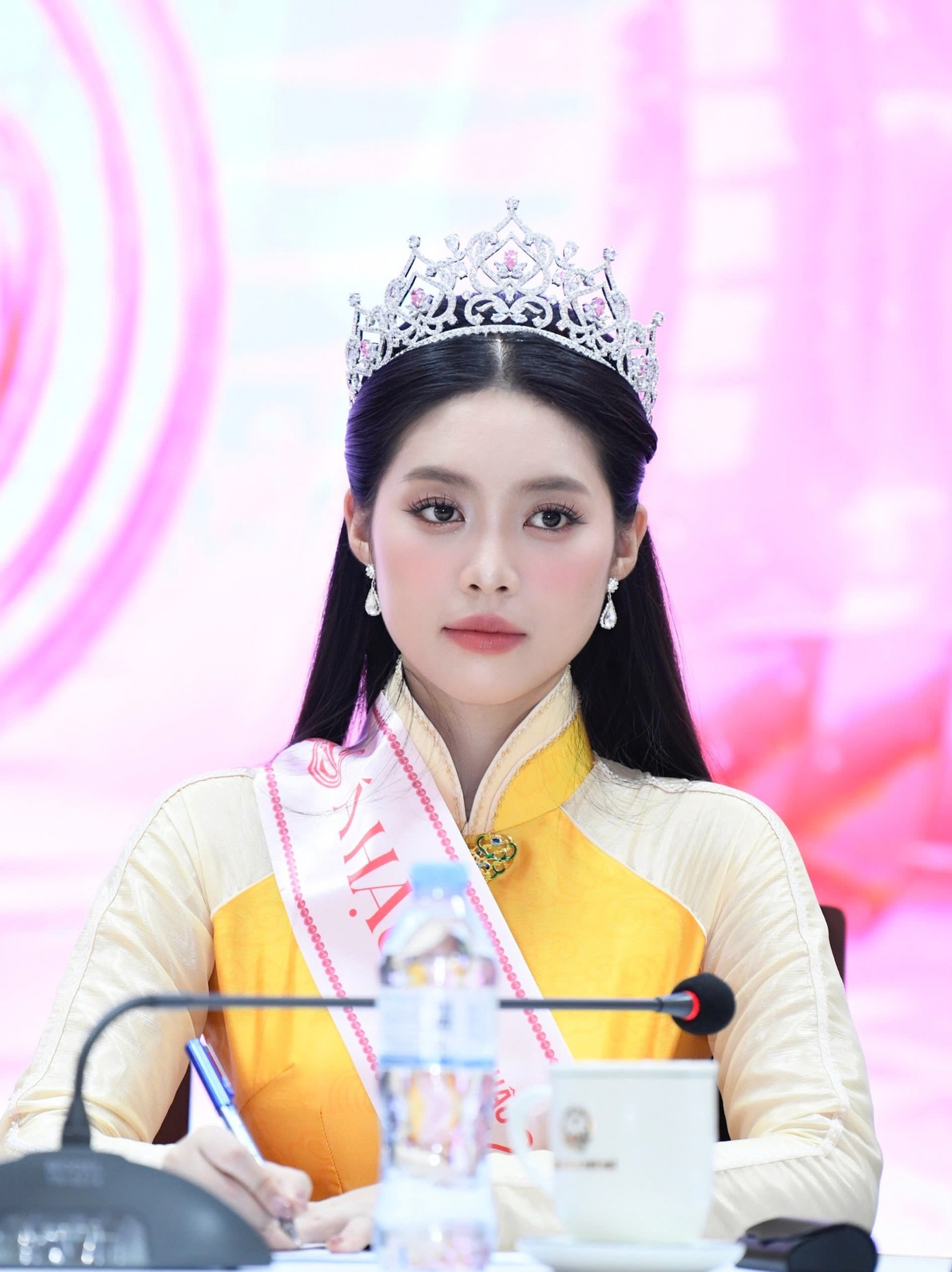 Cận nhan sắc của Á hậu 1 Trần Ngọc Châu Anh được khán giả đánh giá &quot;xinh phát sáng&quot;.