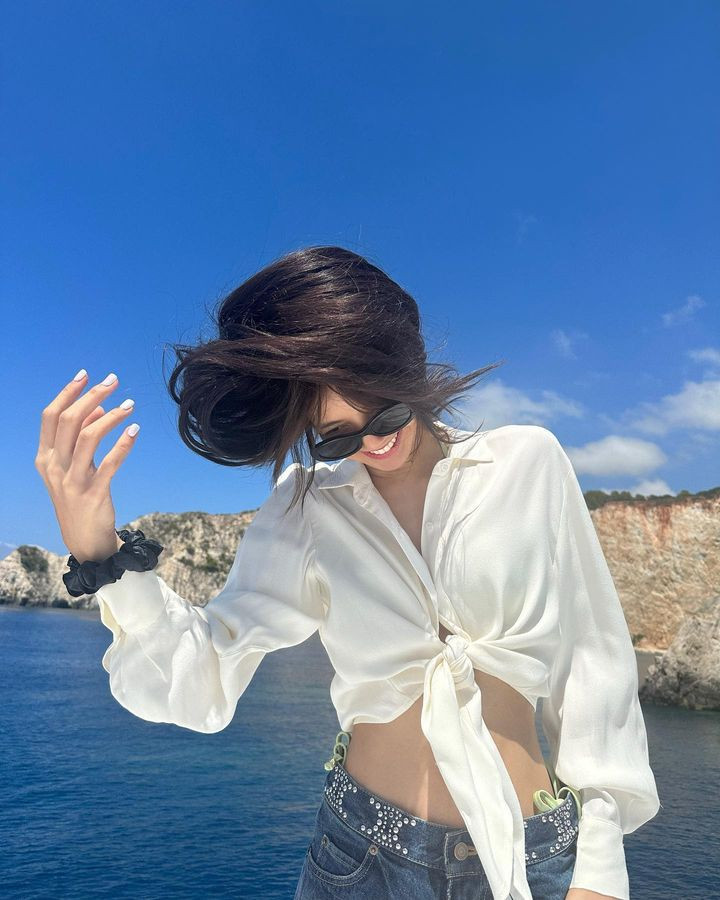 Ảnh tạo dáng với bikini của Lisa hút 7 triệu lượt thích. Ảnh tạo dáng với bikini của Lisa hút 7 triệu lượt thích.