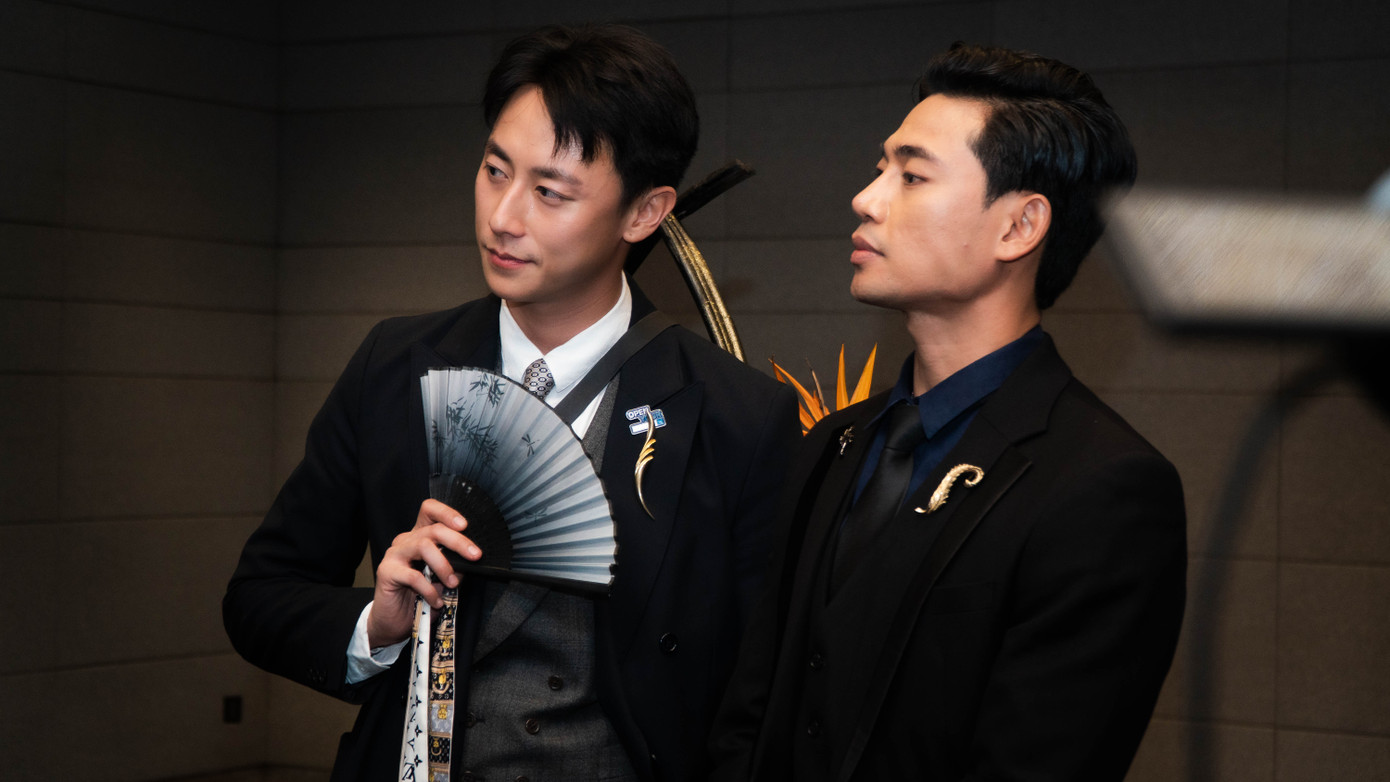 Rocker Nguyễn và nam chính Lợi Trần trong phim. Rocker Nguyễn và nam chính Lợi Trần trong phim.