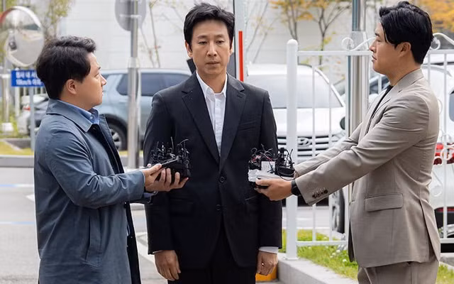 Lee Sun Kyun ba lần thẩm vấn với cảnh sát, có lần đến 19 giờ đồng hồ.
