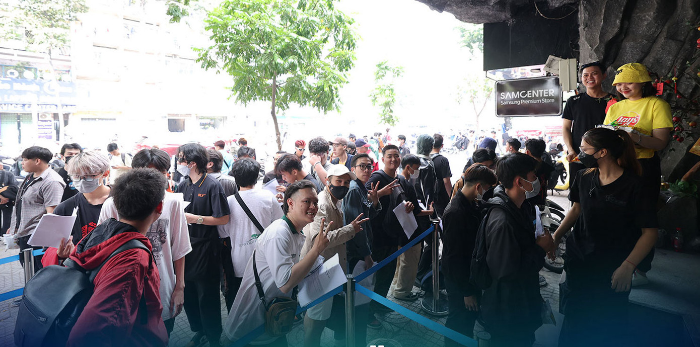 Thí sinh xếp hàng chờ đến lượt tham gia casting.