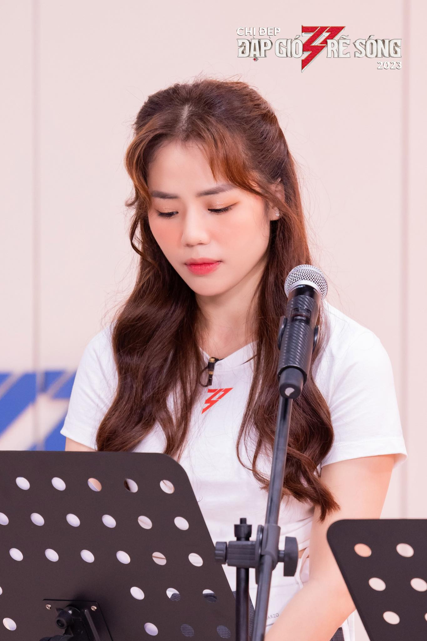 Tuy nhiên, Hương Ly không may mắn khi phải ra về ở Công diễn 3. Việc ở trong nhóm gồm Thu Phương, Mỹ Linh, Đoan Trang và Diệp Lâm Anh vốn là bất lợi cho Hương Ly, khi các chị đẹp đều có tên tuổi, đông fan.